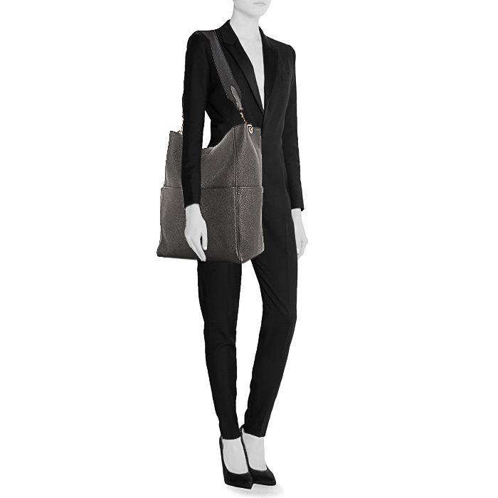 Céline Sac Sangle handbag in black grained leather - Detail D1