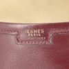 Bolsito de mano Hermes Jige en cuero box color burdeos - Detail D3 thumbnail