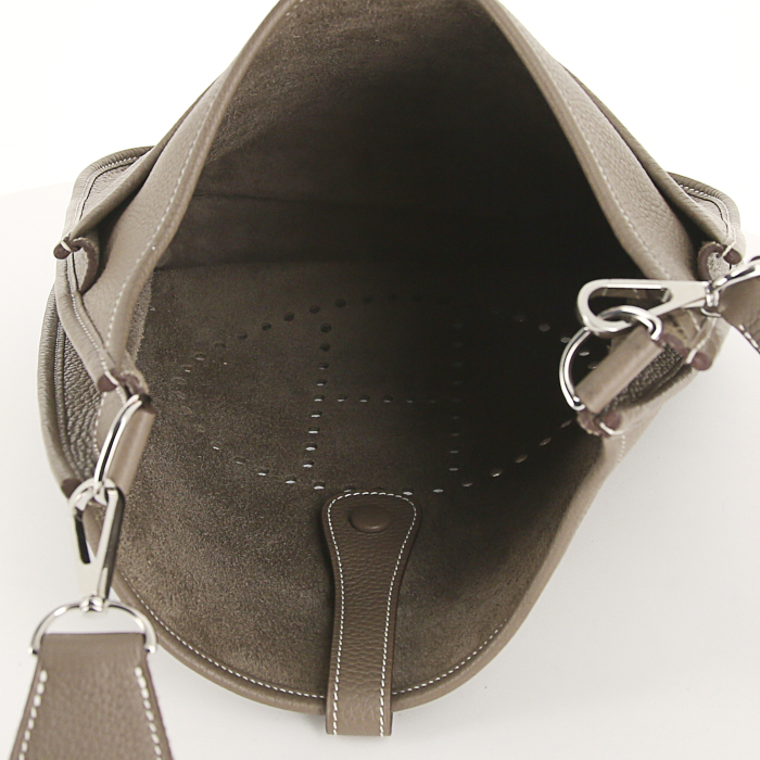 Bolso bandolera Hermes Evelyne en cuero togo marrón etoupe - Detail D2