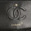 Sac à main Chanel Timeless en daim matelassé noir - Detail D4 thumbnail