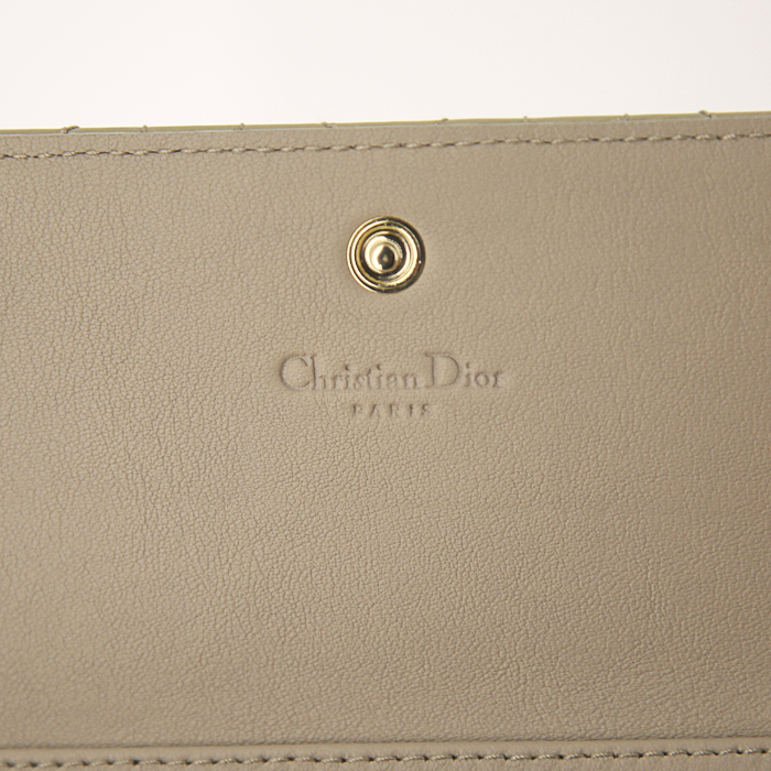 Pochette Dior Cannage in pelle verniciata beige cannage - Detail D3