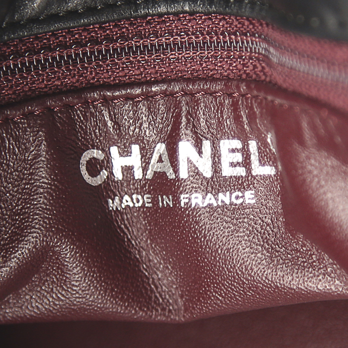 Chanel 2.55 shopping bag in black quilted leather - Detail D3