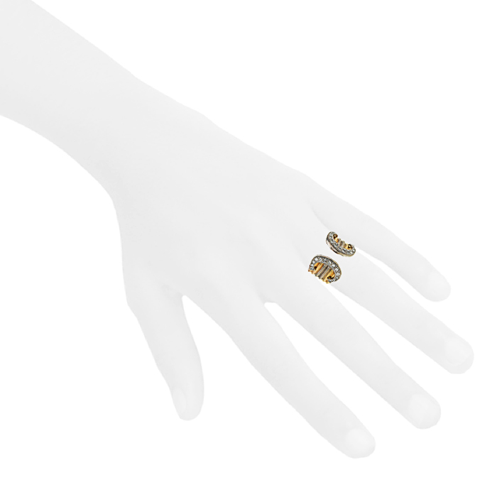 Sortija abierta Cartier C de Cartier modelo grande en oro amarillo, oro blanco y oro rosa y en diamantes - Detail D1