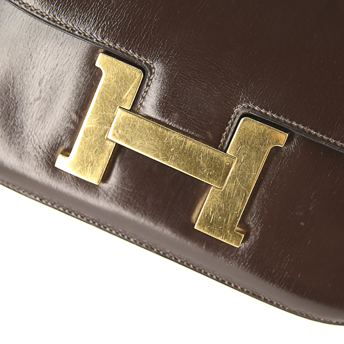 Hermes Constance handbag in chocolate brown box leather - Detail D5