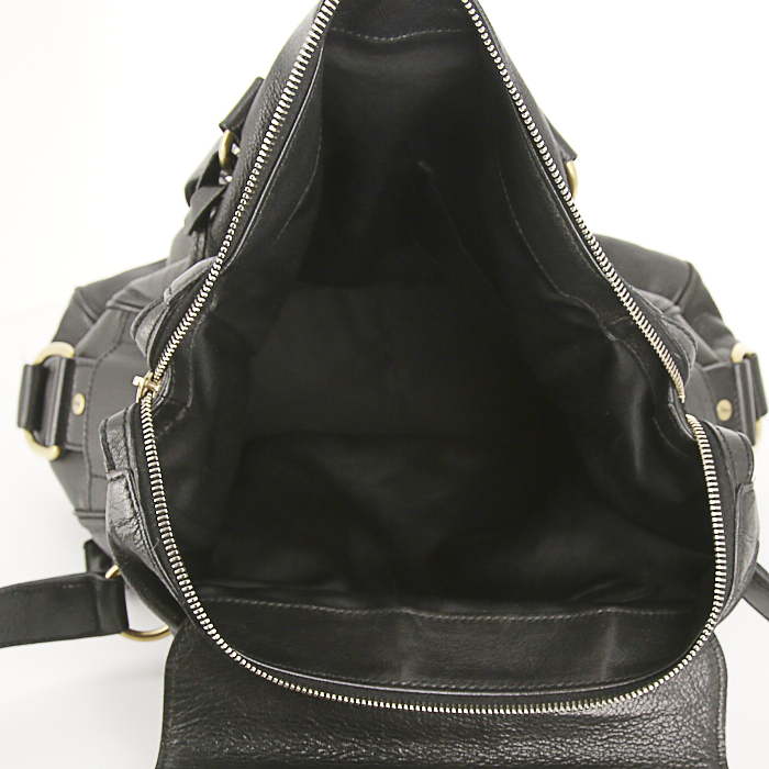 Sac bandoulière Yves Saint Laurent Muse grand modèle en cuir noir - Detail D3