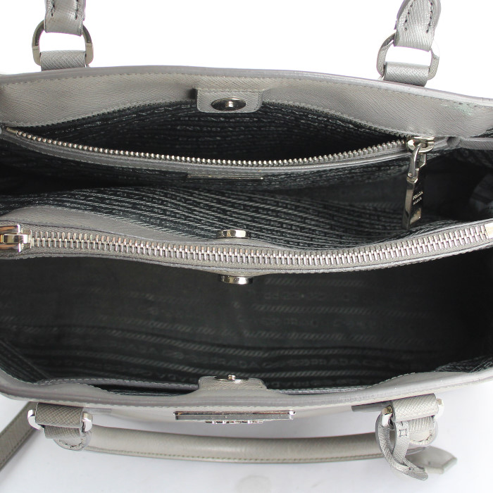 Borsa Prada Lux Tote in pelle grigia - Detail D3