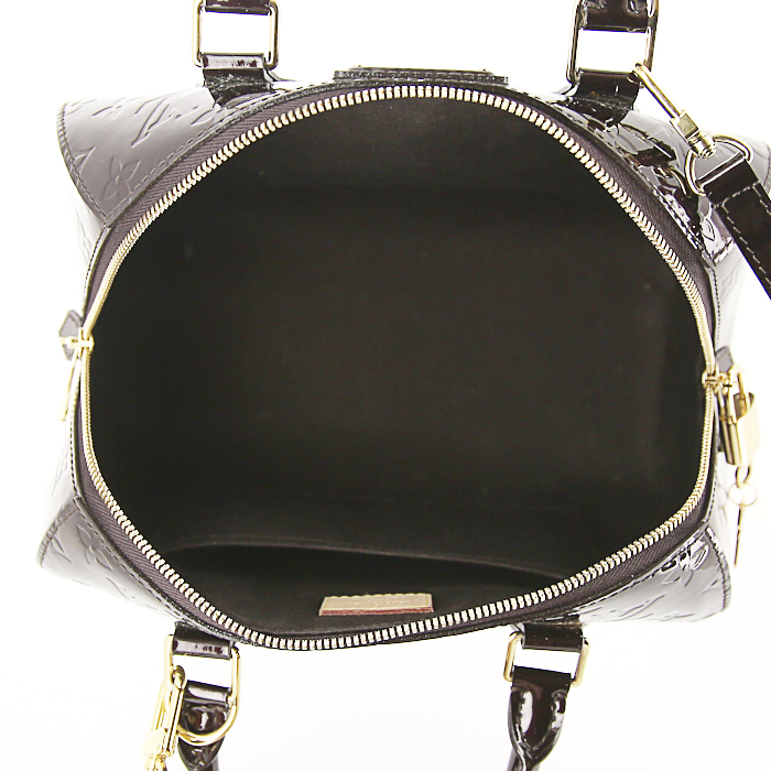 Louis Vuitton Montana shoulder bag in purple monogram patent leather - Detail D3