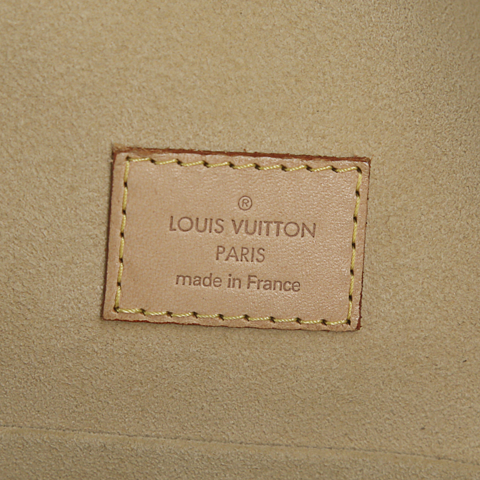 Sac à main Louis Vuitton Manhattan en toile monogram marron et cuir naturel - Detail D3