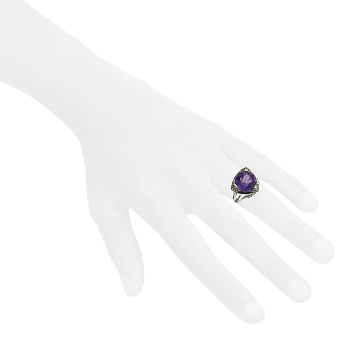 Mauboussin Tellement Divine Toi ring in white gold,  amethyst and diamonds - Detail D1