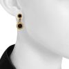 Paire de pendants d'oreilles Bulgari Bulgari Bulgari en or jaune et onyx - Detail D1 thumbnail