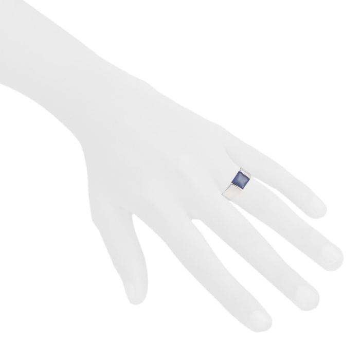 Bague Cartier Tank moyen modèle en or blanc et calcédoine bleue - Detail D1