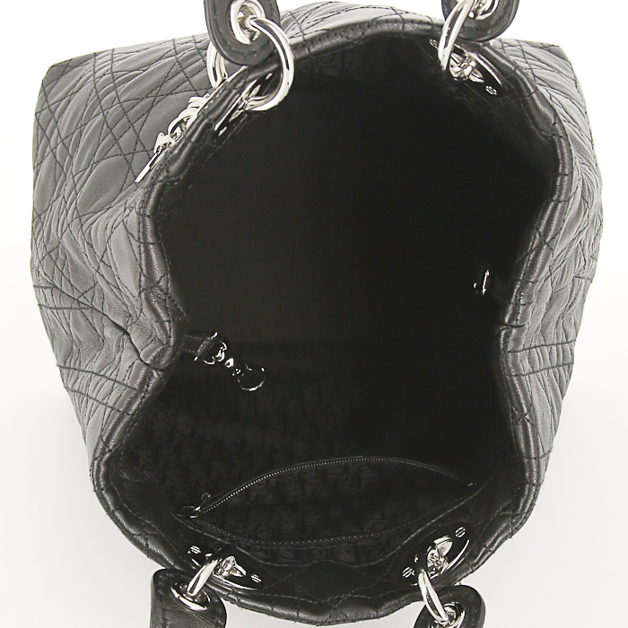Sac à main Dior Lady Dior en cuir cannage noir - Detail D2