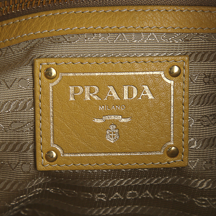 Shopping bag Prada in pelle martellata gialla - Detail D4