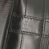 Louis Vuitton Grand Noé shopping bag in black epi leather - Detail D3 thumbnail