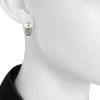 Paire de clips d'oreilles Mauboussin Nadja en or blanc,  diamants et perles de culture blanches - Detail D1 thumbnail