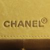 Sac bandoulière Chanel Baguette en cuir matelassé beige - Detail D3 thumbnail