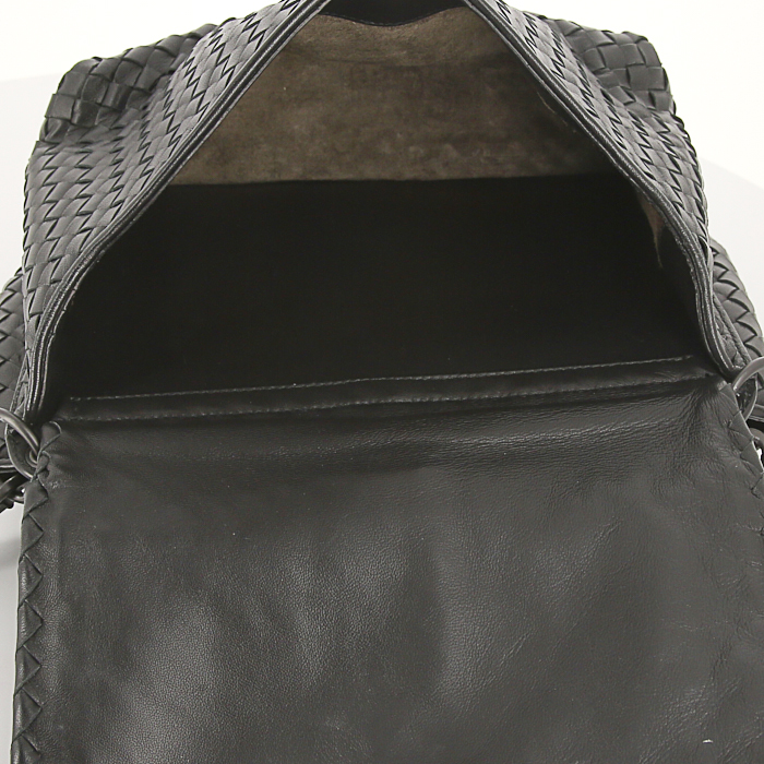 Bolso de mano Bottega Veneta en cuero intrecciato negro - Detail D2