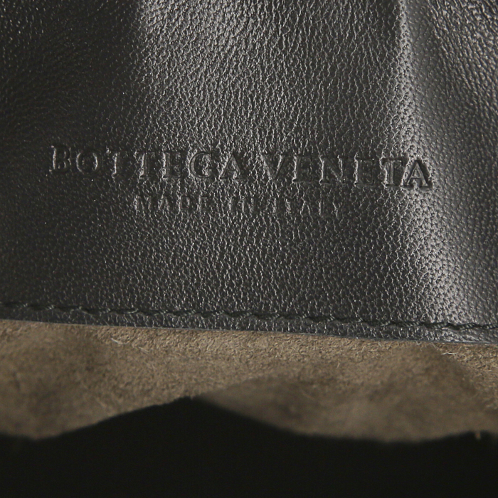 Bolso de mano Bottega Veneta en cuero intrecciato negro - Detail D4