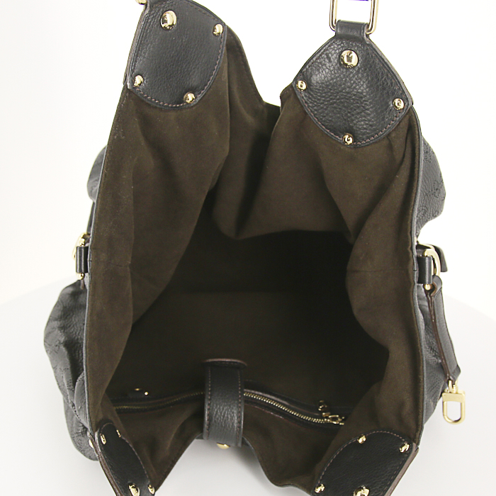 Bolso de mano Louis Vuitton L en cuero mahina marrón oscuro - Detail D2