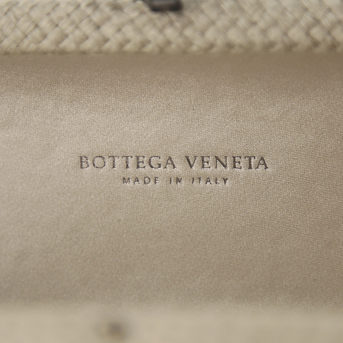 Pochette Bottega Veneta Knot en satin et toile beige - Detail D3