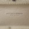 Pochette Bottega Veneta Knot in raso con motivo con trecce e tela beige - Detail D3 thumbnail