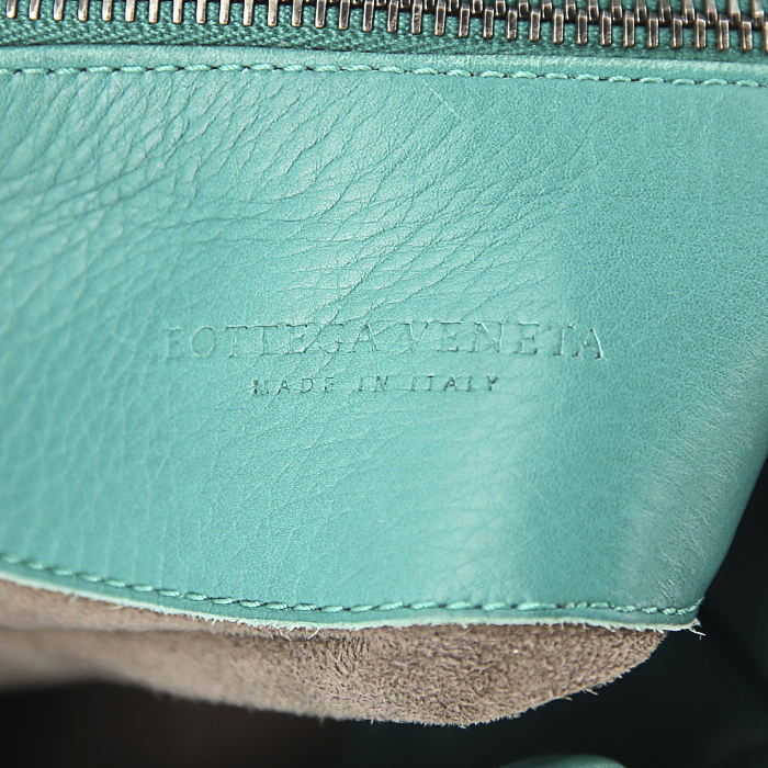 Sac cabas Bottega Veneta Aquilone en cuir vert saphir - Detail D3