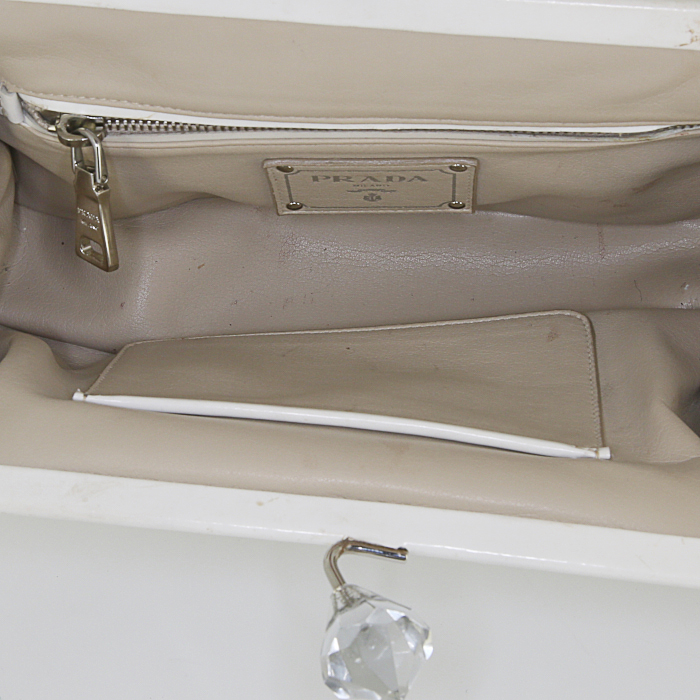 Pochette Prada in pelle verniciata bianca - Detail D2
