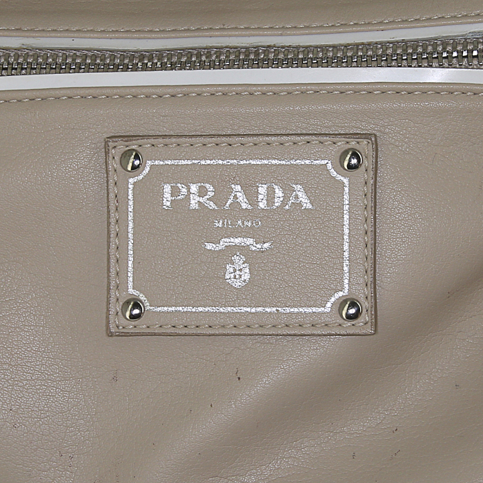 Bolsito de mano Prada en charol blanco - Detail D3