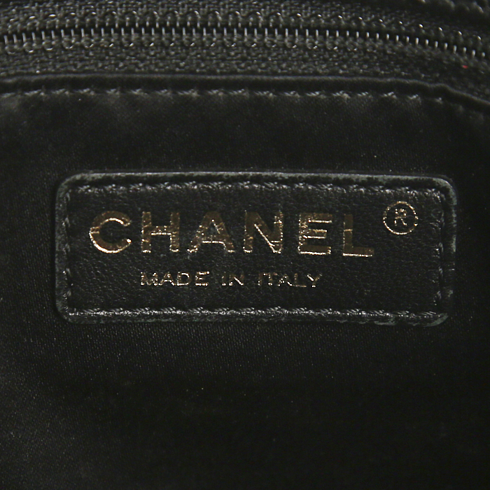Sac cabas Chanel Grand Shopping en cuir grainé matelassé noir - Detail D3