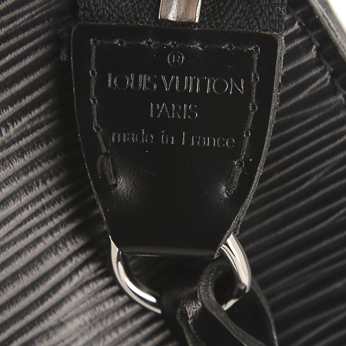 Louis Vuitton Pochette accessoires pouch in black epi leather - Detail D3