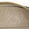 Loewe shoulder bag in grey-beige grained leather - Detail D3 thumbnail