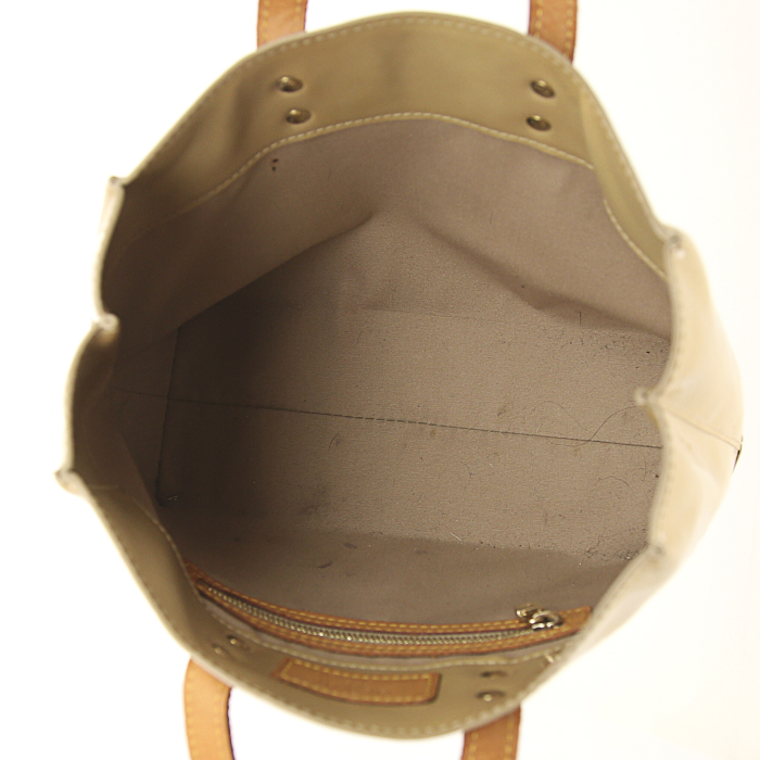 Sac à main Louis Vuitton Reade en cuir vernis monogram beige et cuir naturel - Detail D2