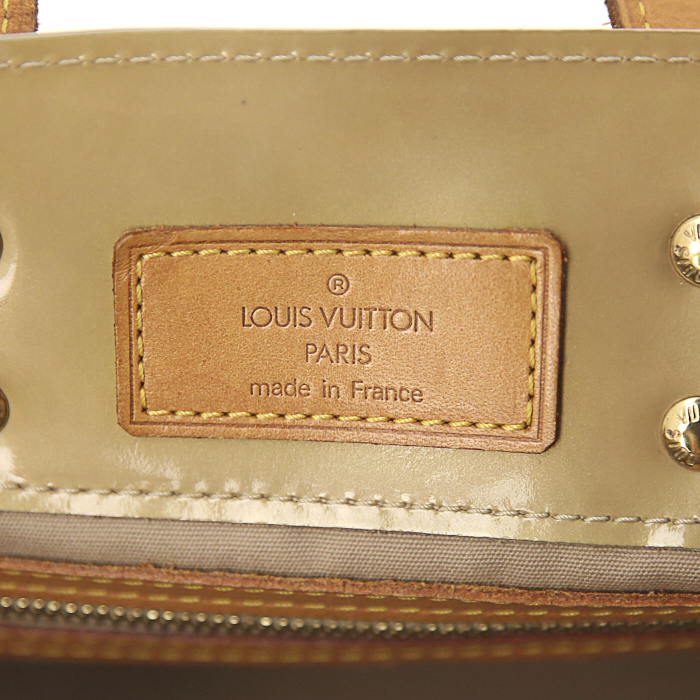 Borsa Louis Vuitton Reade in pelle verniciata monogram beige e pelle naturale - Detail D3