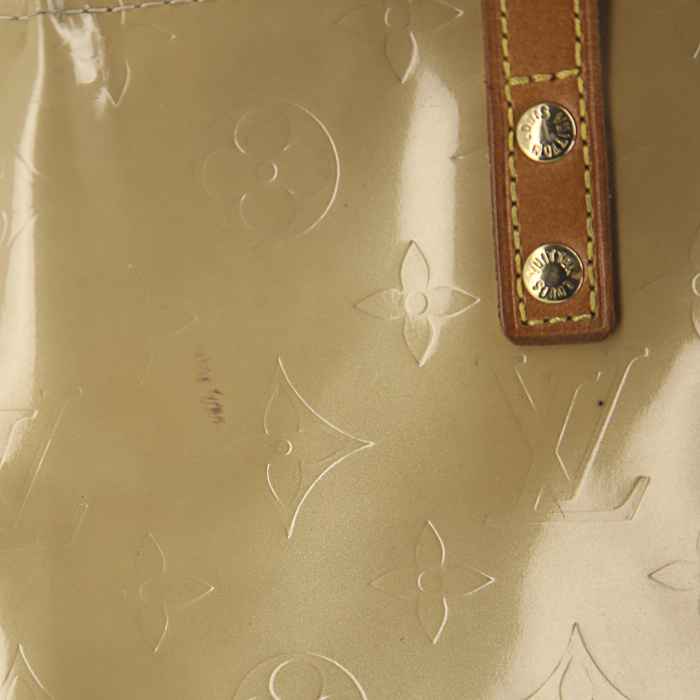 Louis Vuitton Reade handbag in beige monogram patent leather and natural leather - Detail D4