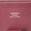 Sac bandoulière Hermès Evelyne III petit modèle en cuir togo rose-framboise - Detail D3 thumbnail
