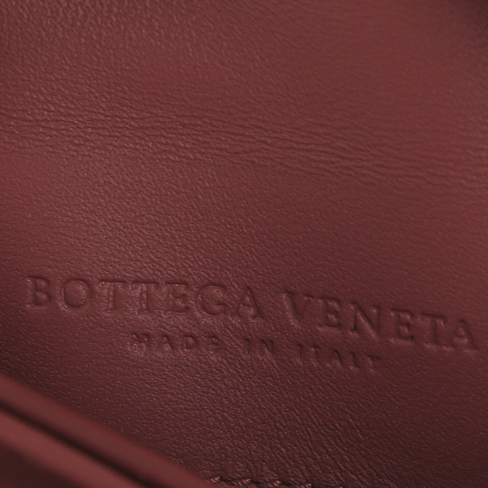 Bolso bandolera Bottega Veneta Mini Runway en charol y cuero exótico rosa - Detail D4