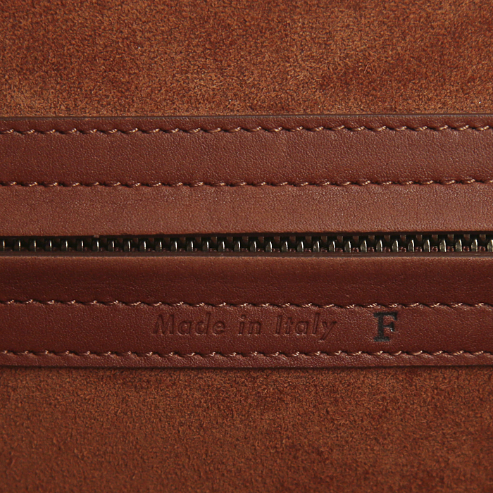 Celine Phantom handbag in brown leather - Detail D3