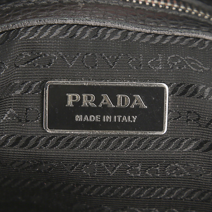Sac à main Prada Bowling en cuir grainé noir - Detail D3
