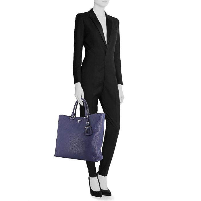Prada Daino shopping bag in blue leather - Detail D1