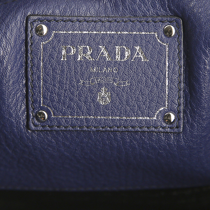 Prada Daino shopping bag in blue leather - Detail D4