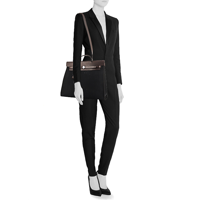 Hermes Herbag handbag in black canvas and brown leather - Detail D1