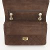 Bolso de mano Chanel 2.55 en ante acolchado marrón - Detail D5 thumbnail