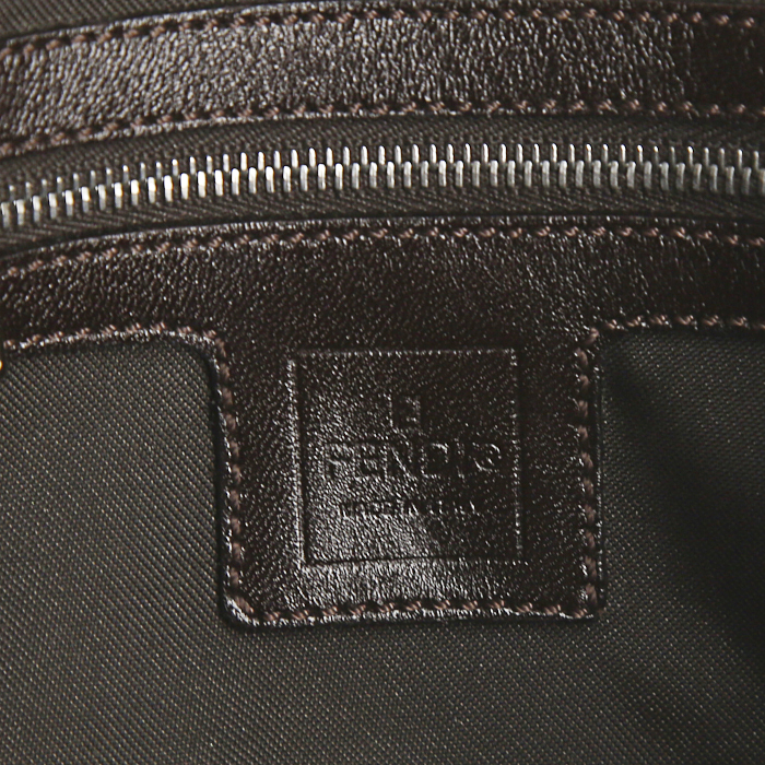 Sac à main Fendi Baguette en toile monogram et cuir marron - Detail D3