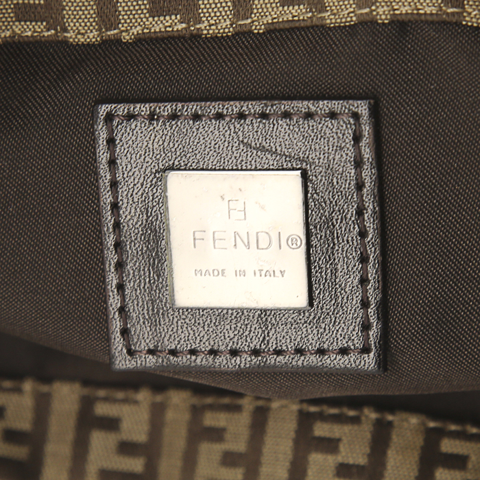 Bolso Cabás Fendi modelo pequeño en lona Monogram marrón y beige y cuero marrón - Detail D3