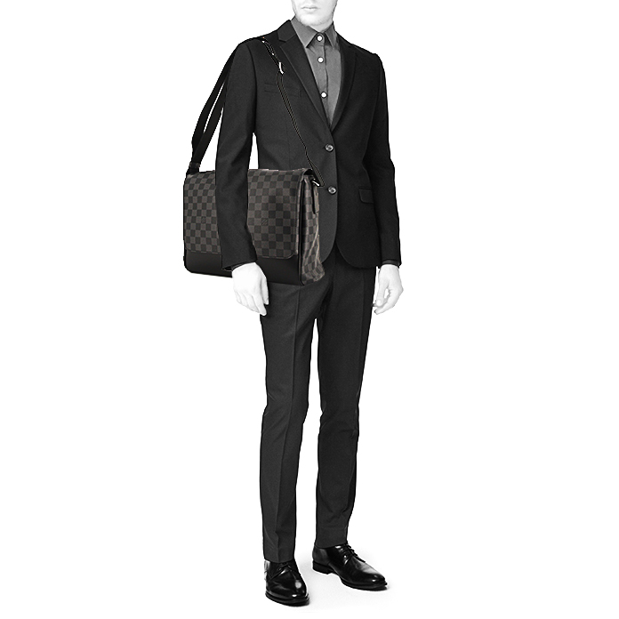 Sac bandoulière Louis Vuitton Skyline en toile damier gris anthracite et cuir noir - Detail D1