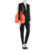 Shopping bag Louis Vuitton Grand Noé modello grande in pelle Epi arancione - Detail D1 thumbnail