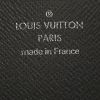 Bolsito de mano Louis Vuitton en lona a cuadros y cuero negro - Detail D3 thumbnail