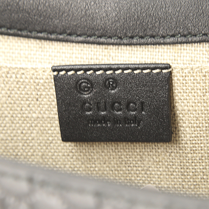 Bolso de mano Gucci en cuero Monogram negro - Detail D4