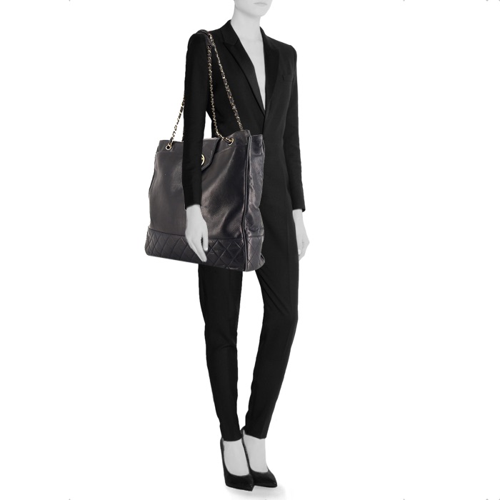 Bolso Cabás Chanel Vintage en cuero azul marino - Detail D1