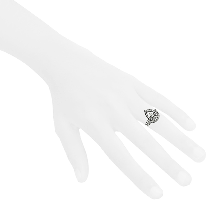 Boucheron Ava ring in white gold and diamonds - Detail D1